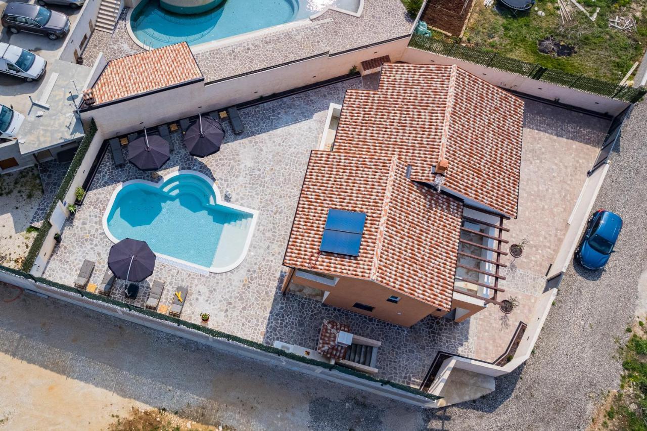 Villa Nur Pula Exterior photo