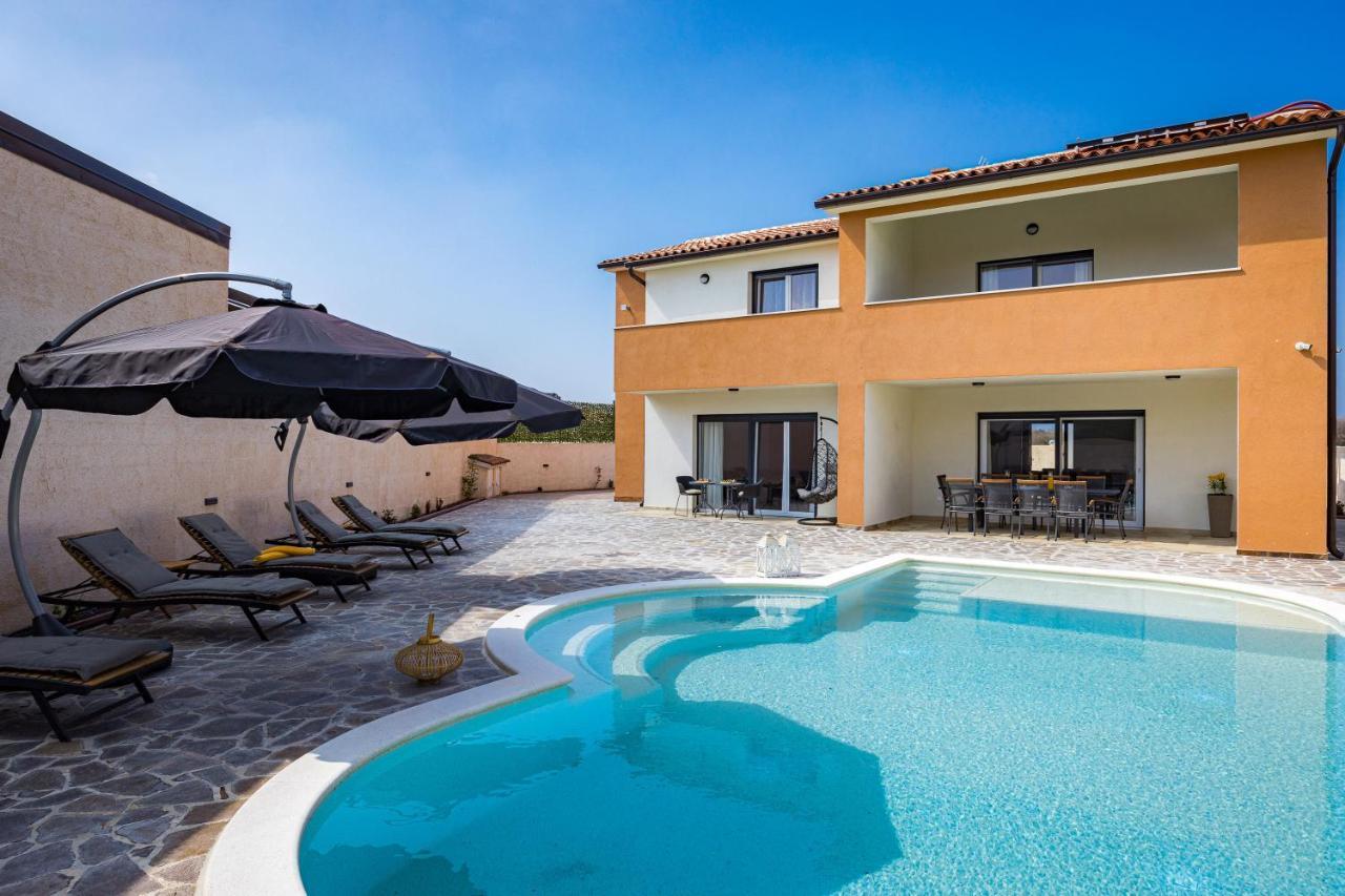 Villa Nur Pula Exterior photo